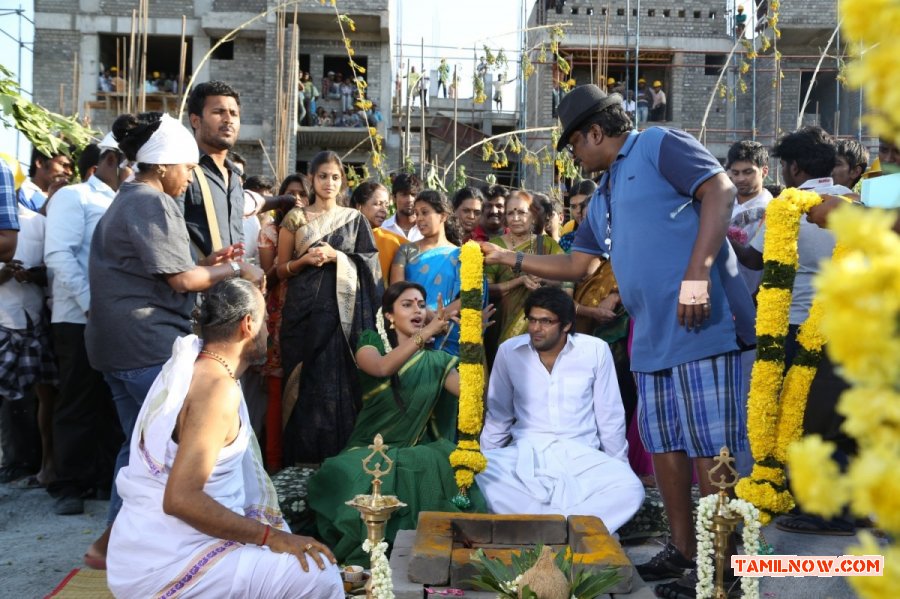 Parthibans Kathai Thiraikathai Vasanam Iyakam Location Stills 4551