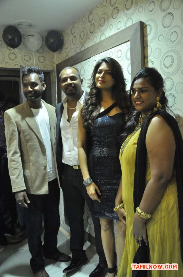 Parvathy Omanakuttan Launches Toni And Guy Essensuals 1244