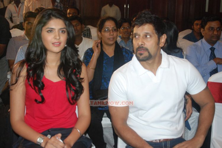 Deeksha And Vikram At Rajapattai Press Meet 963