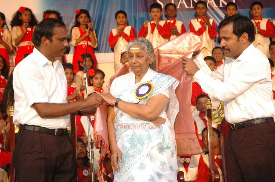 S Janaki At Velammal Matric School Function 3261