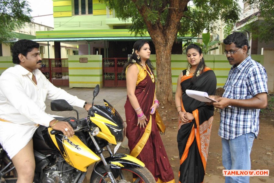 Saaindhaadu Saaindhaadu Working Stills 3011