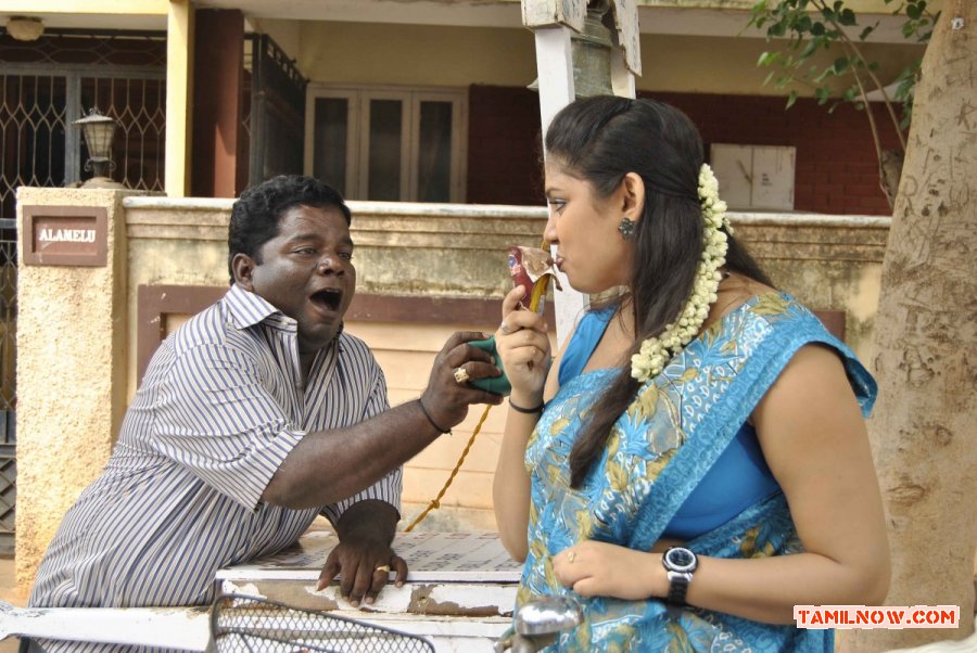 Saaindhaadu Saaindhaadu Working Stills 7247