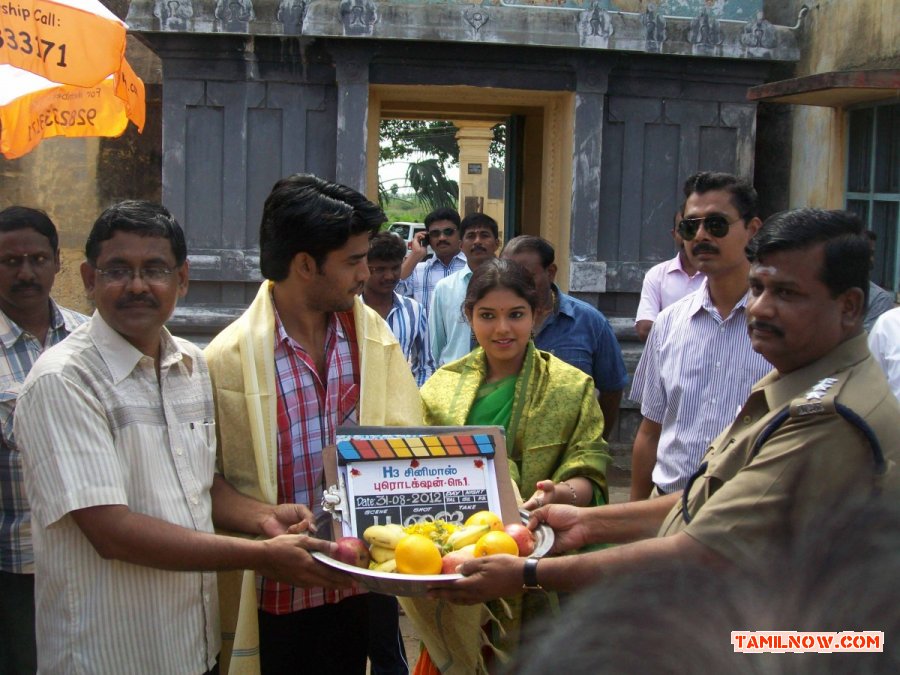 Saaindhaadu Saaindhaadu Working Stills 8742