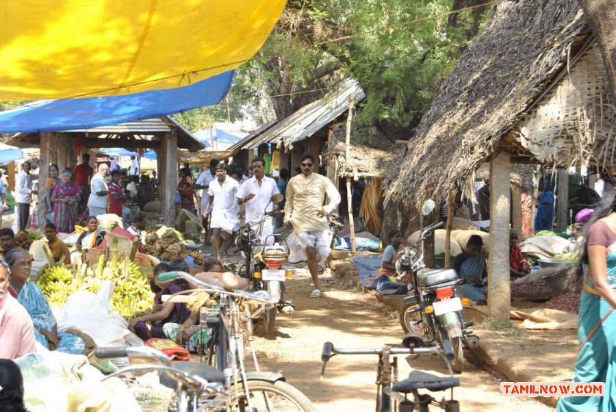 Saaindhaadu Saaindhaadu Working Stills 9086