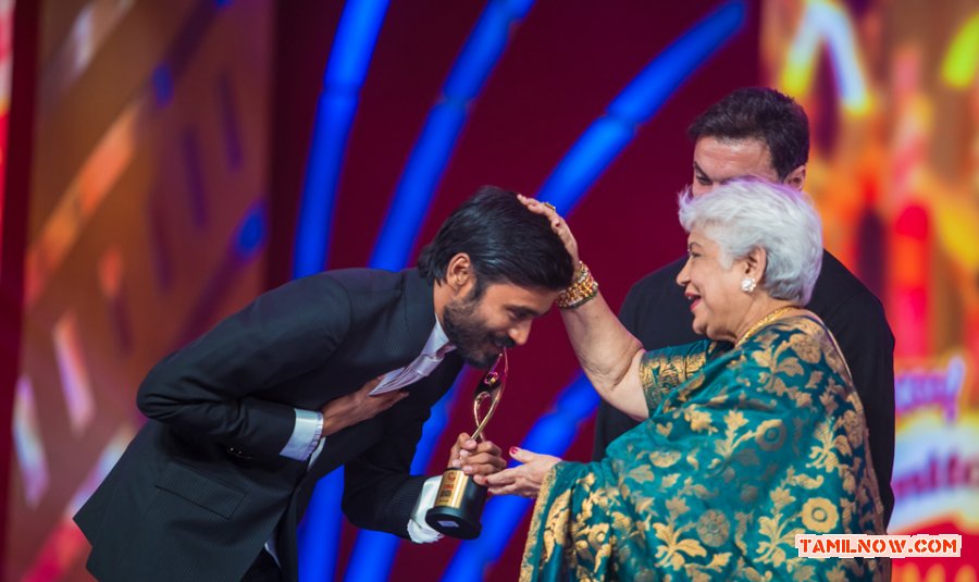 Dhanush At Siima 2013 234