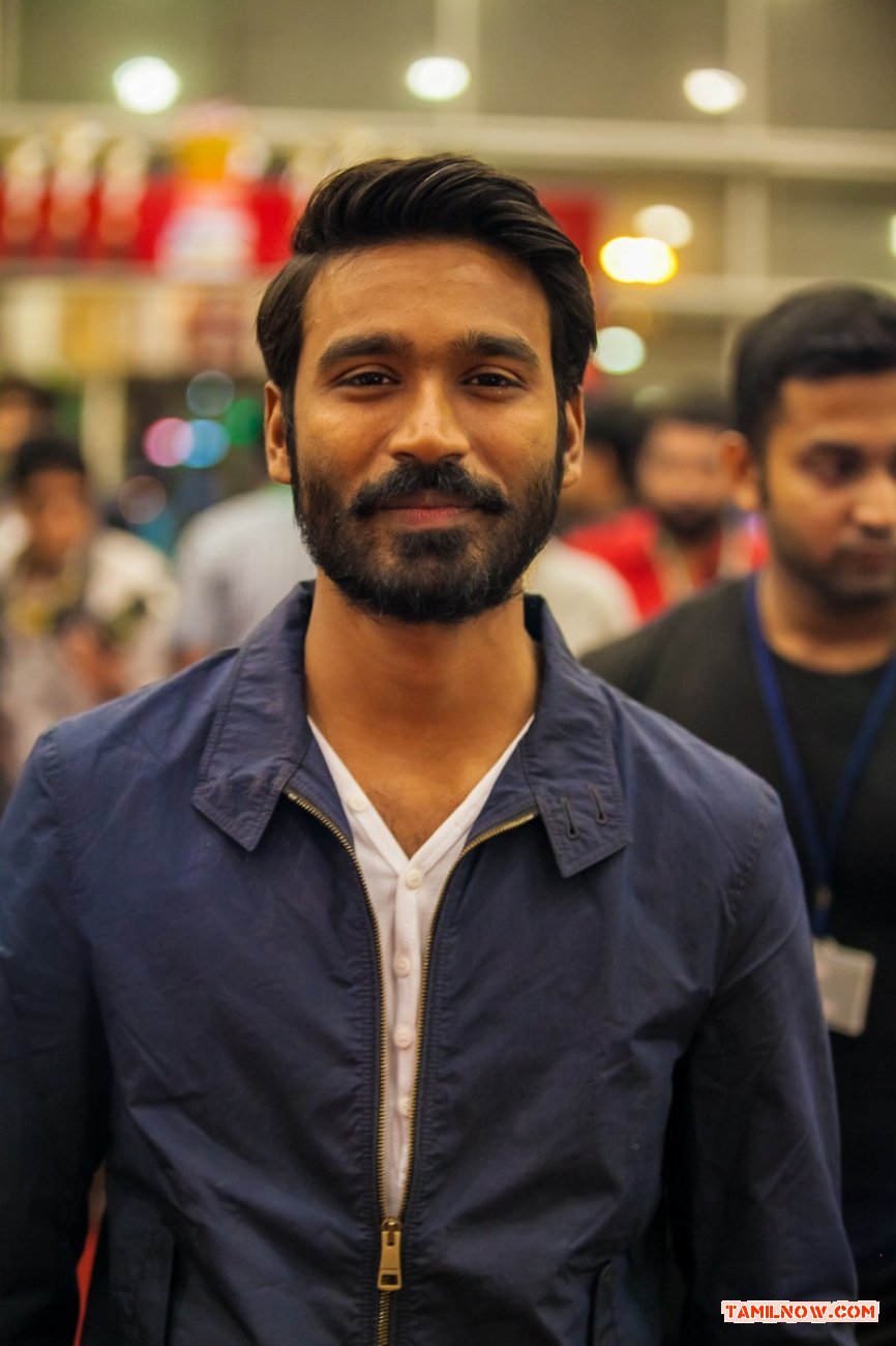 Dhanush At Siima 2013 373