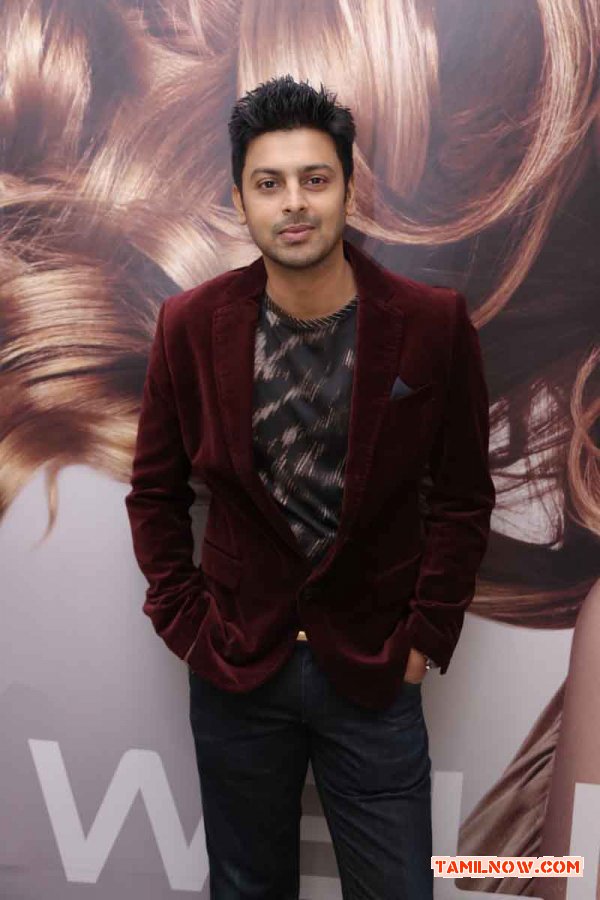 Srikanth Launched Toni Guy Essensuals Salon 6864