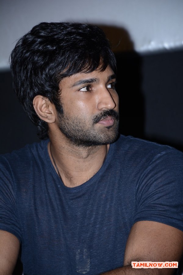 Aadhi Still 887