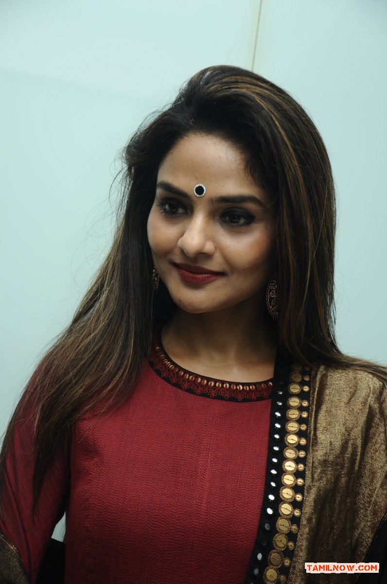 Madhubala At Vaayai Moodi Pesavum Press Meet 40