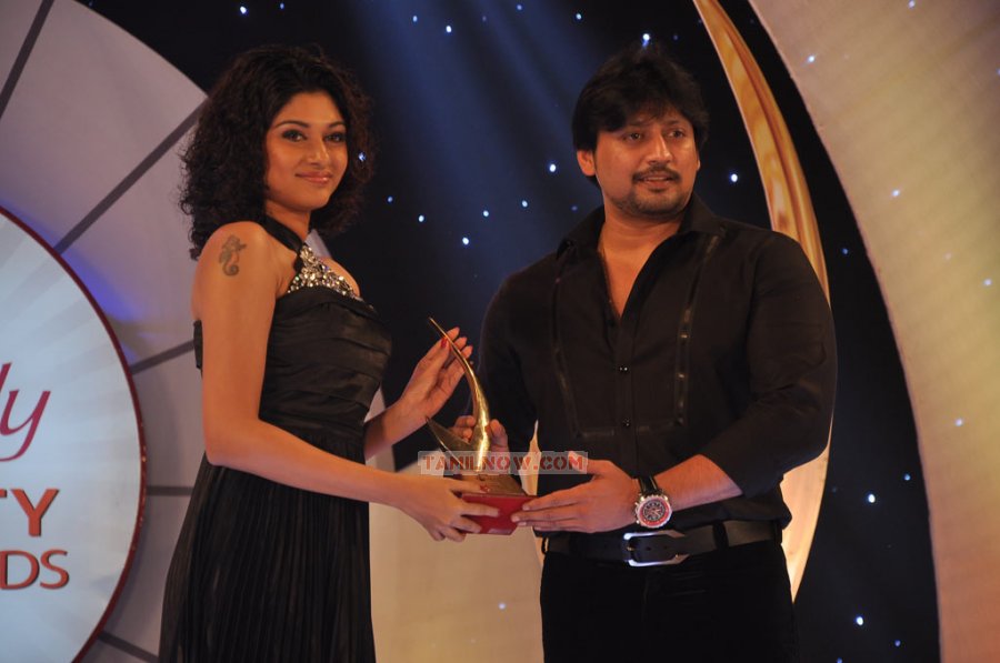 Oviya And Prashanth At Variety Film Awards 49