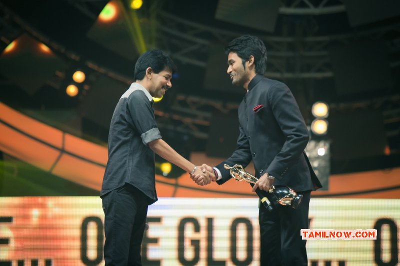 Director Bala And Dhanush At Vijay Awards 692