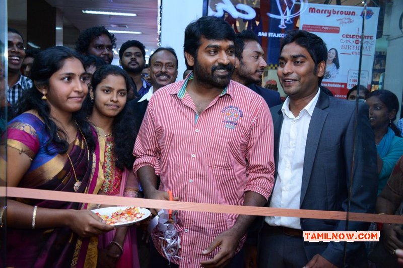 Oct 2014 Photos Function Vijay Sethupathi Inaugurates Chocoholic Chocolate Bar 7167