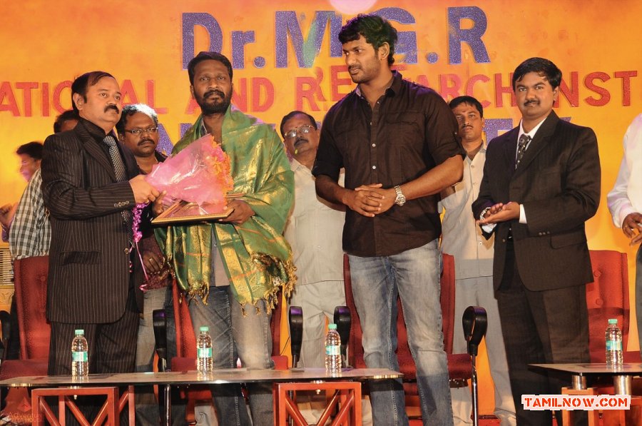 Vishal And Vetrimaran At Dr Mgr University 3801