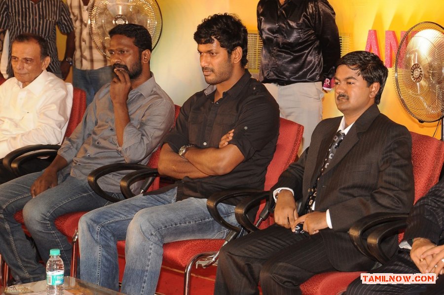 Vishal And Vetrimaran At Dr Mgr University Stills 7118