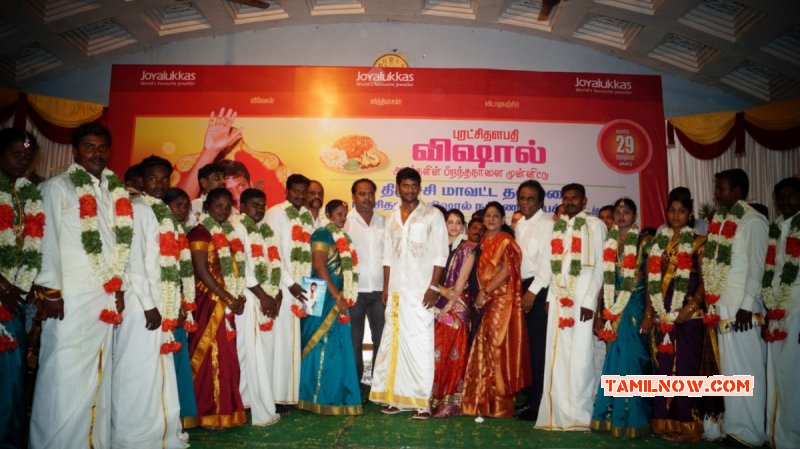 Jun 2015 Pictures Vishal At Marriage Of 10 Poor Girls Function 2048