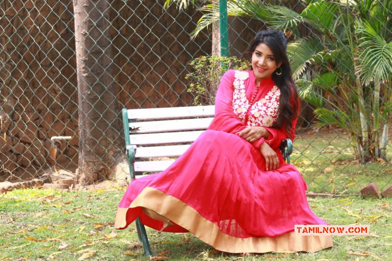 Actress Sakshi Agarwal 535